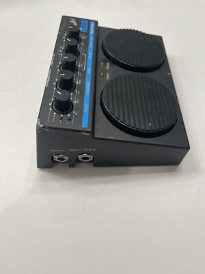 Fender DGL-1 Stereo Digital Delay Echo Vintage Guitar Effect Pedal