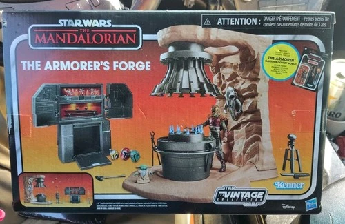 STAR WARS Vintage Collection The Armorer's Forge playset & Carded Armorer Sealed