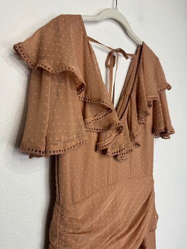 ASOS DESIGN abito midi drappeggiato chiffon testurizzato taglia 6 alto marrone con volant cravatta in vita - Foto 6 di 17