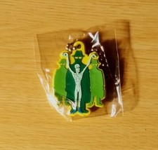 BANDAI CHOCOVADER RUBBER PLATE KEY CHAIN/ CAPUTURED ALIEN /Photo in 1950's /NEW