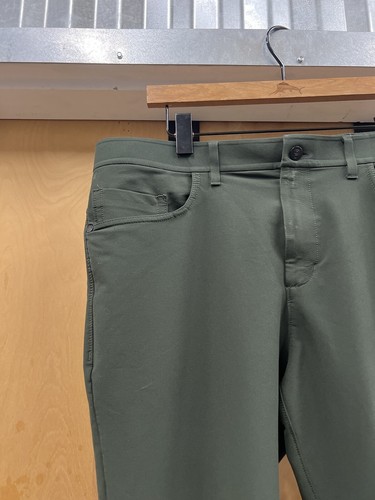 Public Rec Workday Pants Mens 34x30 Green Lightweight Performance Golf - Picture 10 of 13