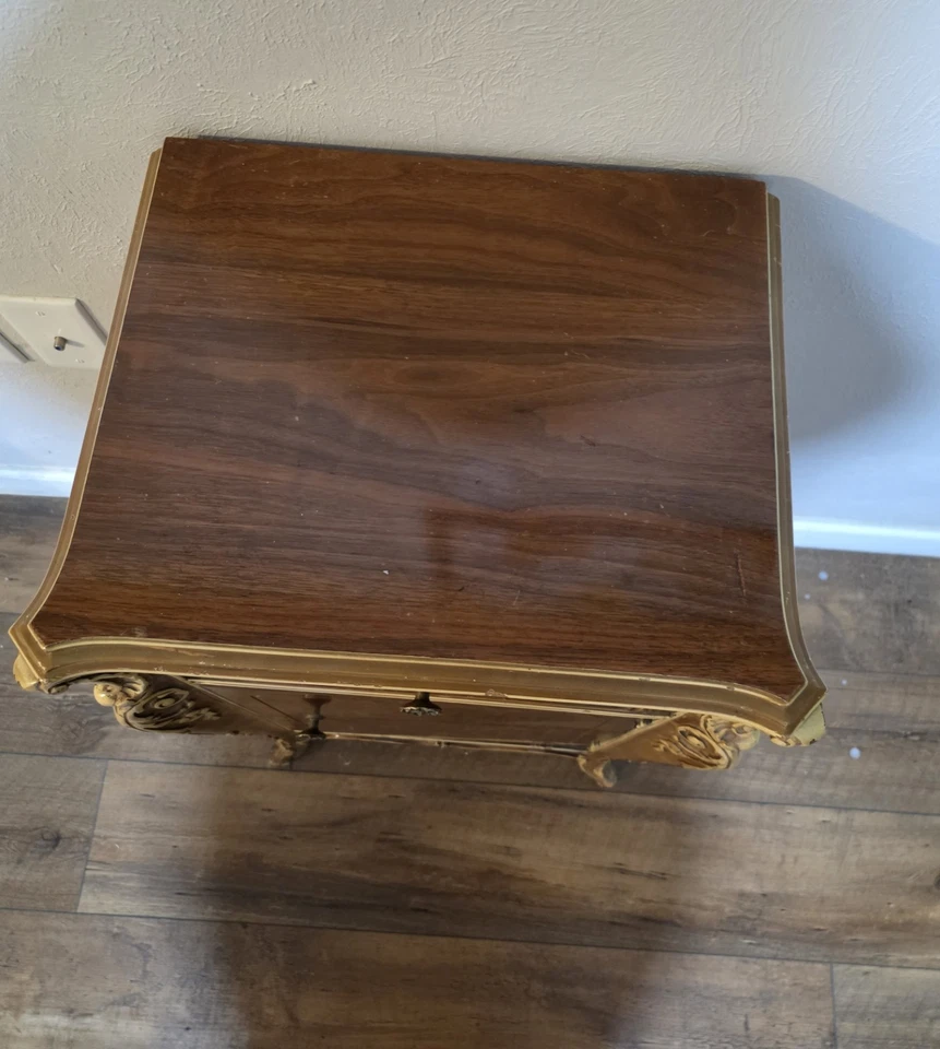 Antiguo juego de dormitorio de diseño francés Foto 3 de 4