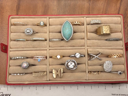 Vintage-Now Costume Fashion Jewelry Rings 25 Piece Mix Tone Crafters Ring Lot 12