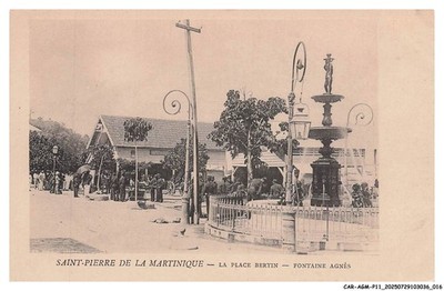 AUTO-AGMP11-0576-MARTINIQUE - SAINT-PIERRE-DE-LA-MARTINIQUE - La place berti