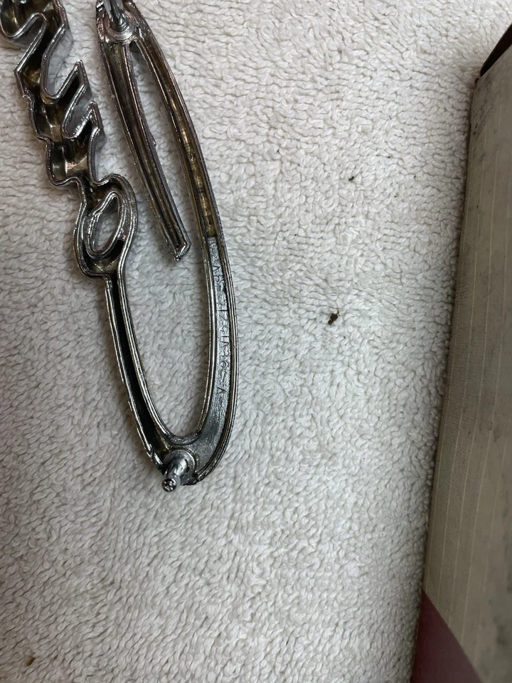 1962 Ford Galaxie страны седан новый из старых запасов задняя четверть панели хром отделка/эмблема/скрипт - Изображение 4 из 4