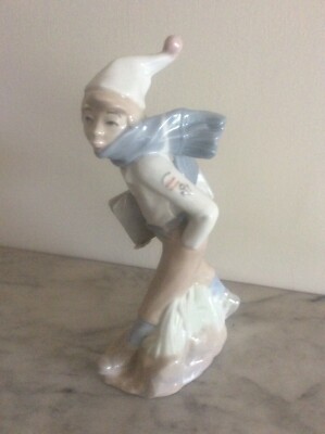 Dänische Keramik Figur Junge mit Zeitung im Schal Bommelmütze Ankermarke Vintage