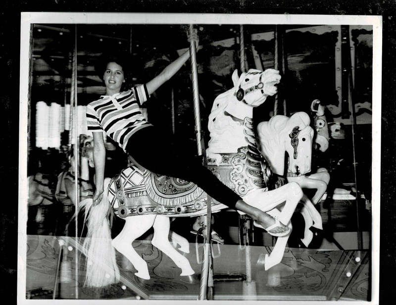 SUPER RARE!! 8X10 1970s ORIGIGNAL JUDY BURNS MOVIE SCENE PHOTO!!