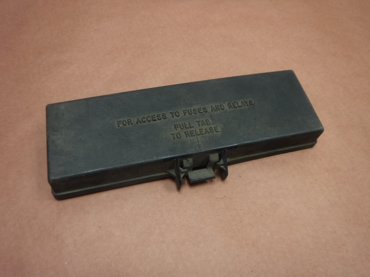 Jeep Grand Cherokee ZJ 1996 Engine Fuse Relay Block Cover