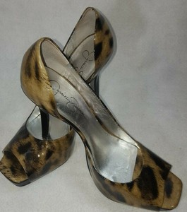 jessica simpson leopard print pumps