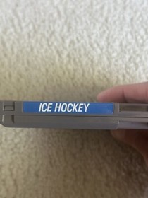 Sistema de entretenimiento Nintendo Ice Hockey (NES, 1988)