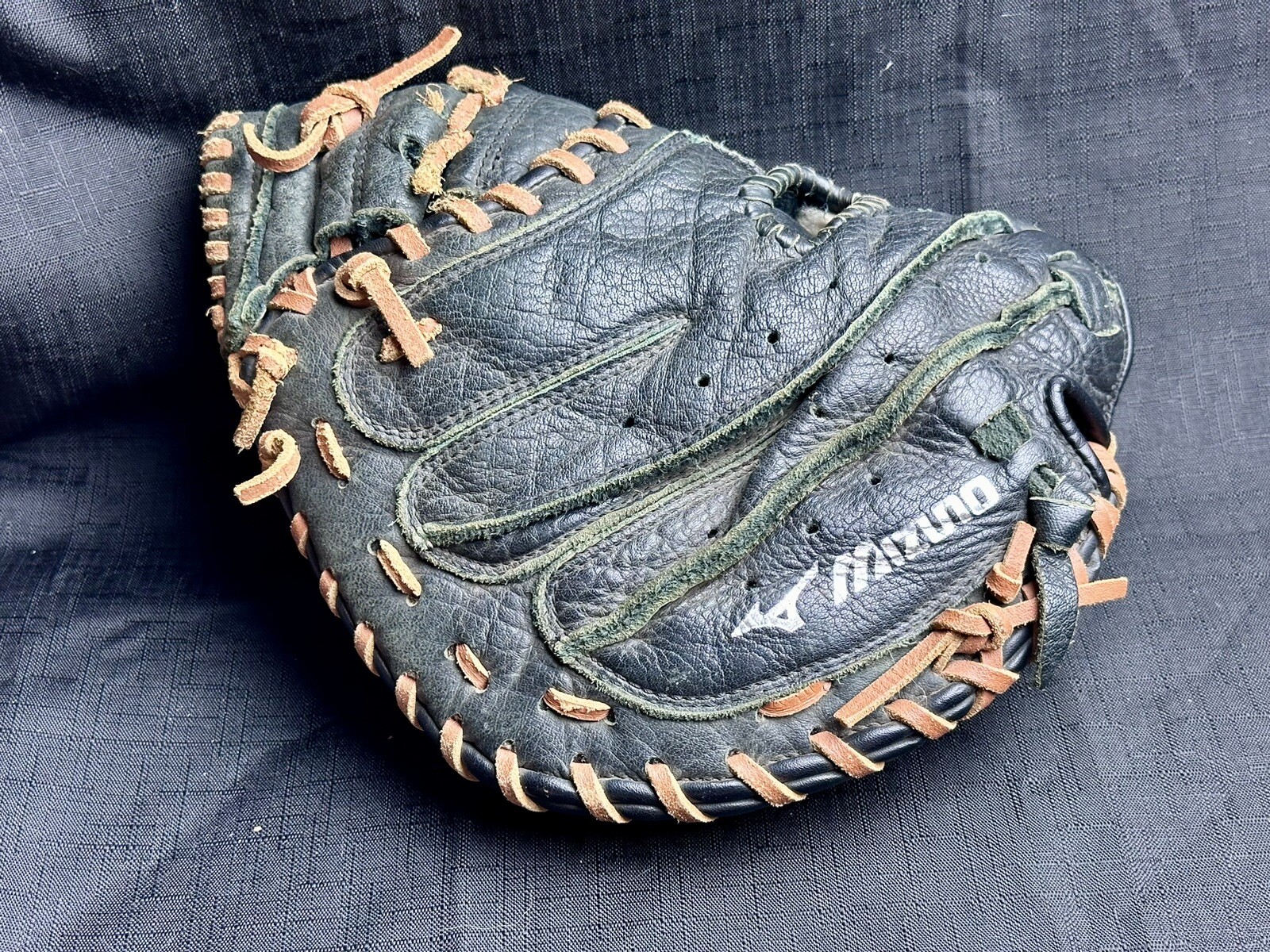 Mizuno GXC 105D Baseball Catchers Mitt 32.5” RHT Youth Pocket Needs