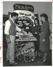 1984 Press Photo John Bos Explains Model of Stages to Jacque Bland and Sister