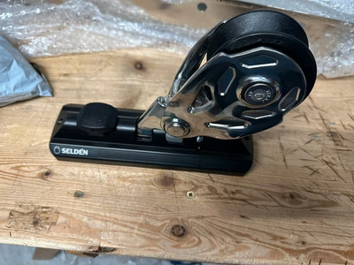 Selden / Genua / Traveller / System 42 / Pinstop / SE-444-151-01 / Holepunkt /