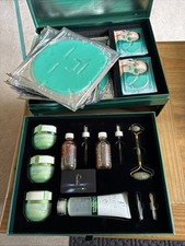 PR DIR  PARIS 32-Piece Tea Tree Clarity  Soothing Beauty Kit MSRP 11,750