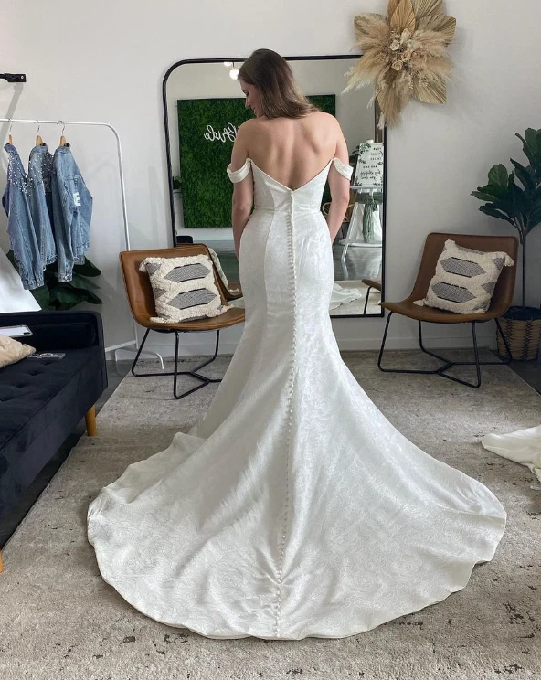 Vestidos de novia jacquard satinado novia sirena hombros descubiertos Foto 3 de 4