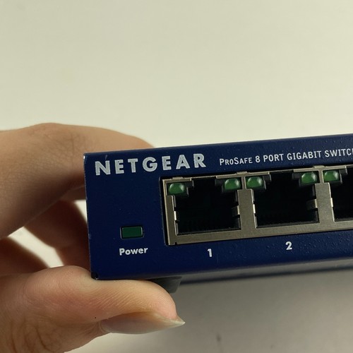 Netgear ProSAFE GS108v3 8-Port Desktop Gigabit Ethernet Unmanaged Switch Blue - Picture 5 of 17