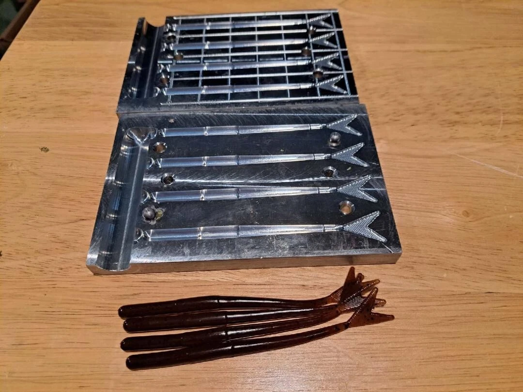 Basstackle Thin Flutter tail CNC aluminum mold 4 cavity 4.75