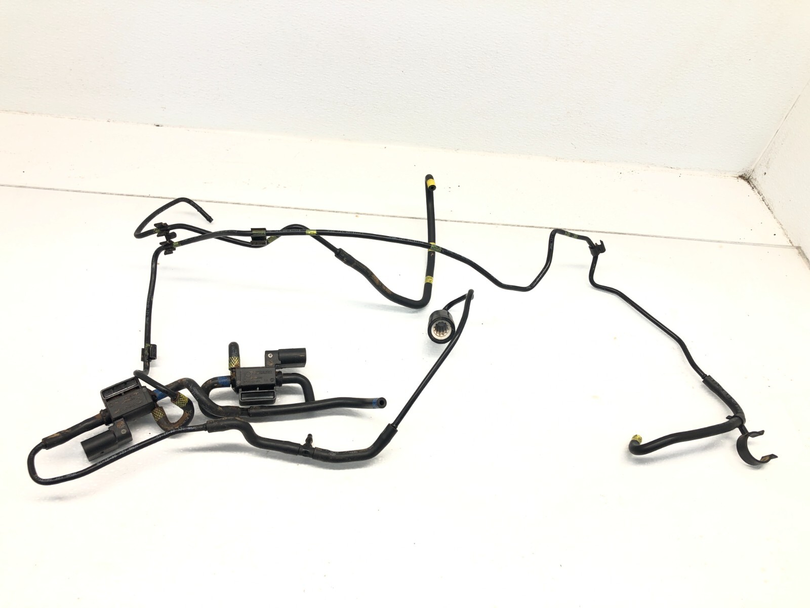 2014-2018 BENTLEY FLYING SPUR 4.0L V8 TURBO BOOST SOLENOID VALVE W/ HOSE LINE OE