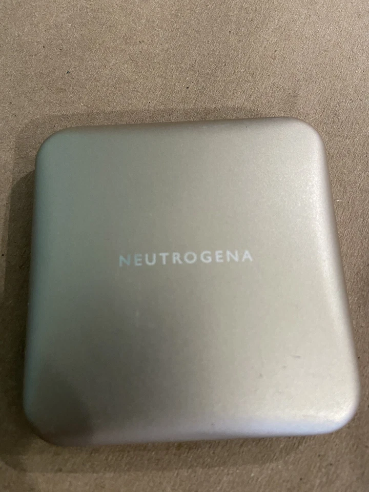 Neutrogena Fresh Finish Pressed Powder - Fair 01- .35 oz / 9.9 g - Discontinued - Image 3 of 3