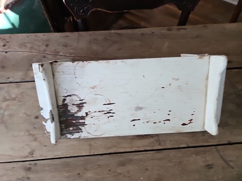 Vintage White Wooden Wall Hanging Shelf 17.75" Worn And Chippy W/"Grandma Rings" - Picture 13 of 15
