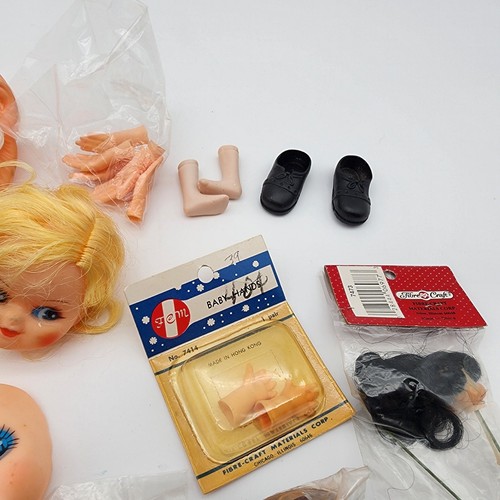 Lote Artesanía Muñeca Vintage Cabezas Zapatos Manos Accesorios - Imagen 3 de 5