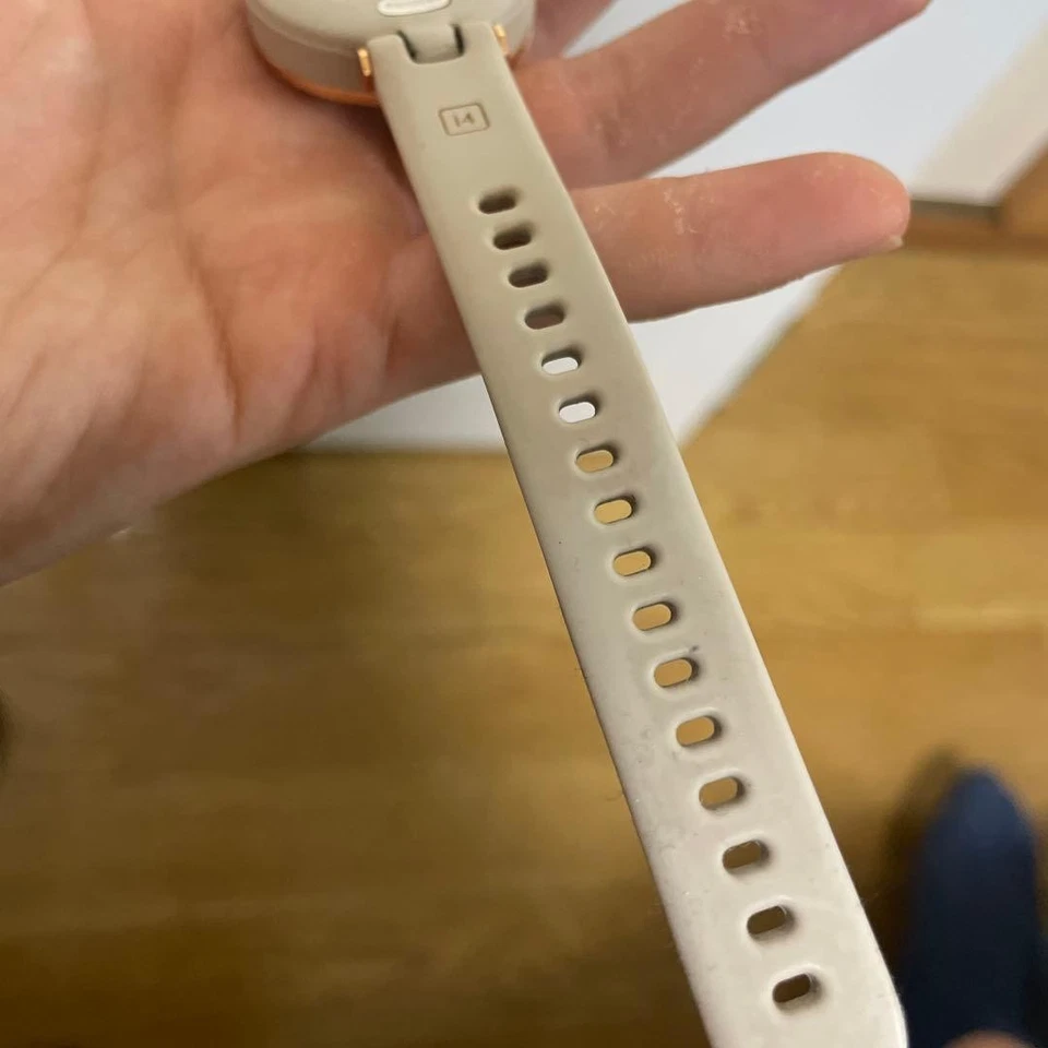 Garmin Lily Sport Light Sand Smartwatch Fitness Cream Gold READ DESCRIPTION - Image 4 of 4