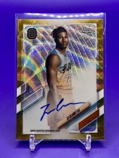 2021-22 Topps Chrome OTE TJ CLARK CA-TC2 GOLD WAVE REFRACTOR RC AUTO SSP #/50