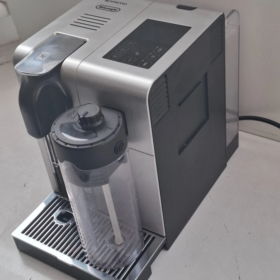 Macchina da caffè DeLonghi EN750.MB Lattissima Pro Nespresso - Immagine 4 di 4
