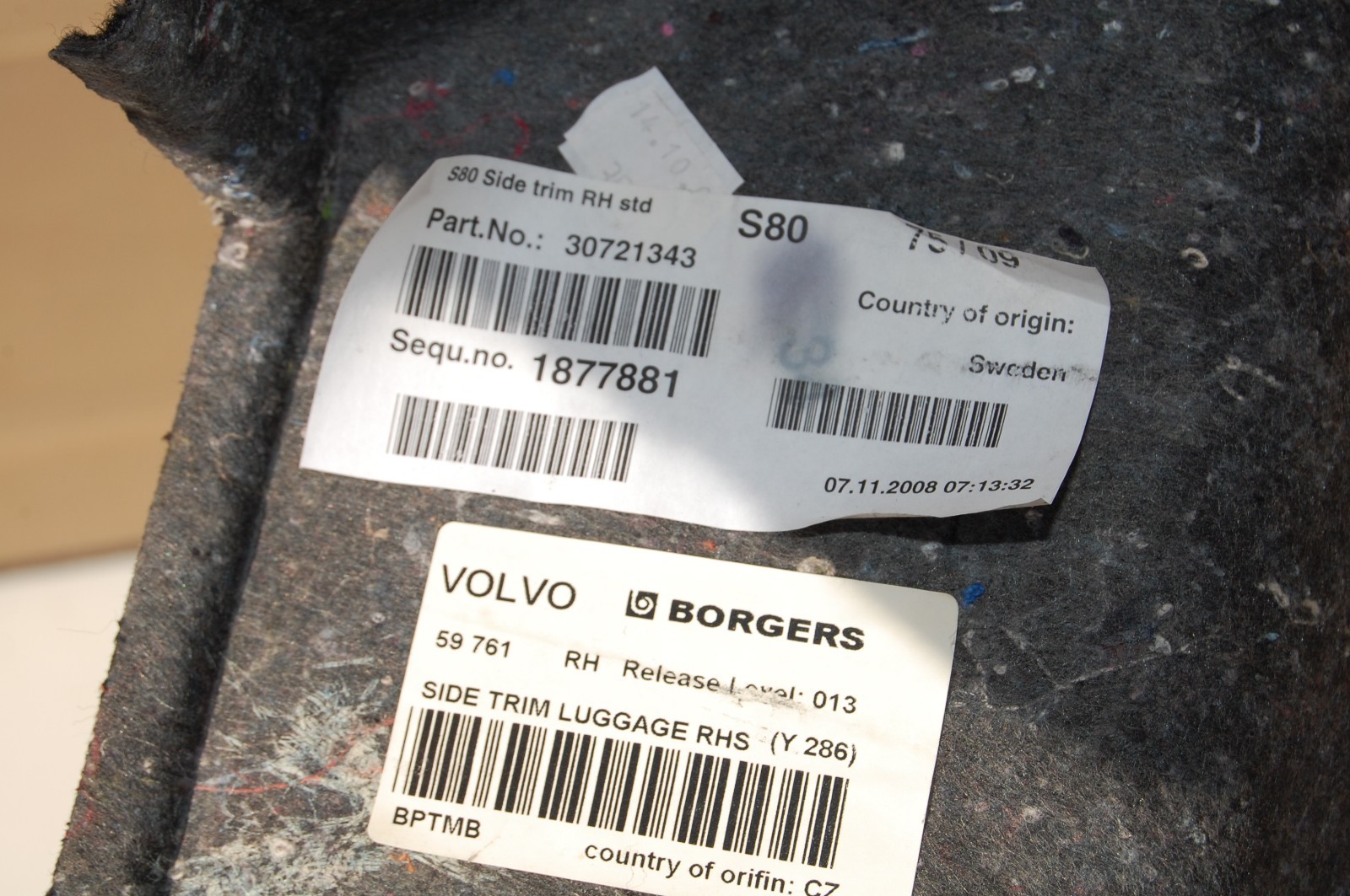 2007 2011 VOLVO S80 REAR RIGHT SIDE TRUNK INTERIOR PANEL COVER OEM