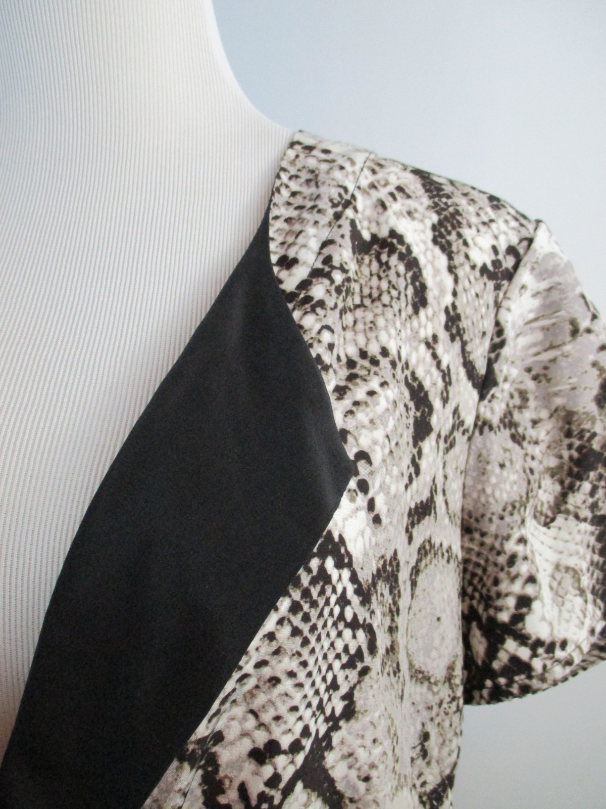 BCBGMAXAZRIA 100% Silk Multi-Color Python Print F… - image 5