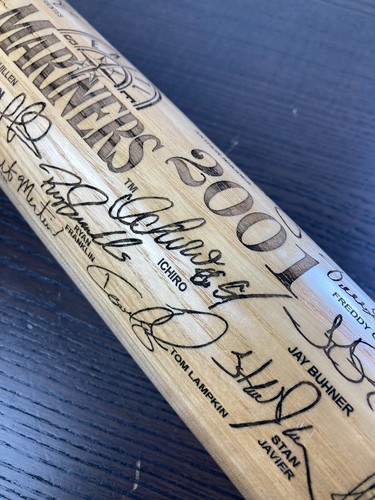 Seattle Mariners Team Roster Engraved Bat 2001 Limited Edition /2001 116 Wins - Afbeelding 7 van 14