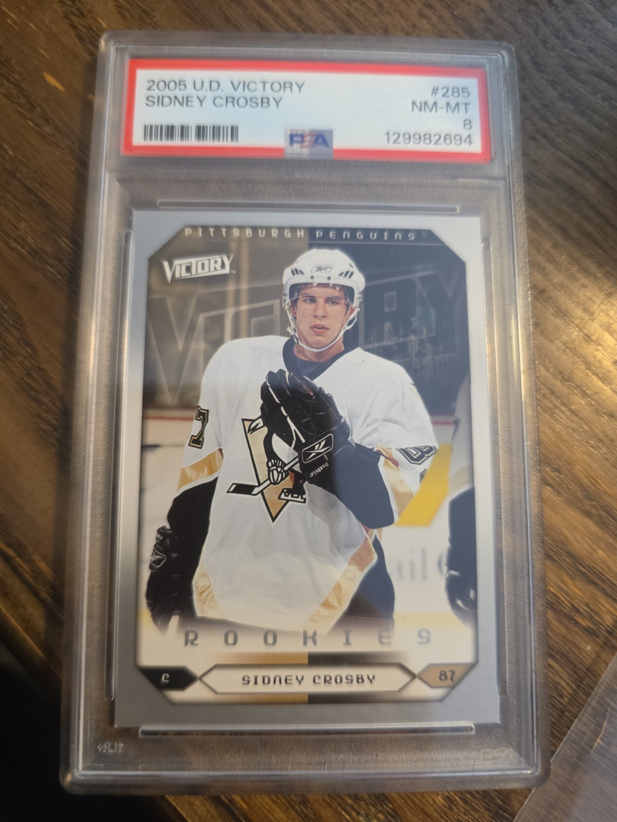 2005 Upper Deck Victory #285 Sidney Crosby Rookie RC PSA 8