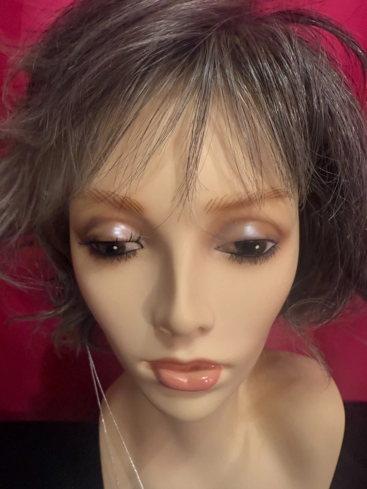 Peluca Hairdo "Sweetly Waved" azúcar y carbón Foto 3 de 4