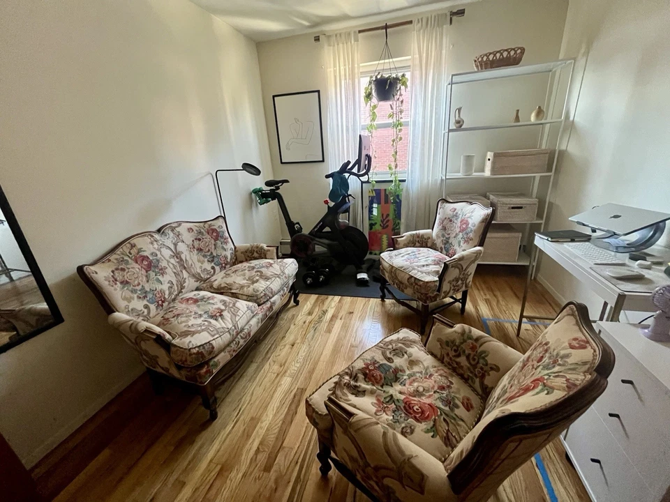 Sillas y sofá de dos plazas Luis XV Bergere Foto 3 de 3