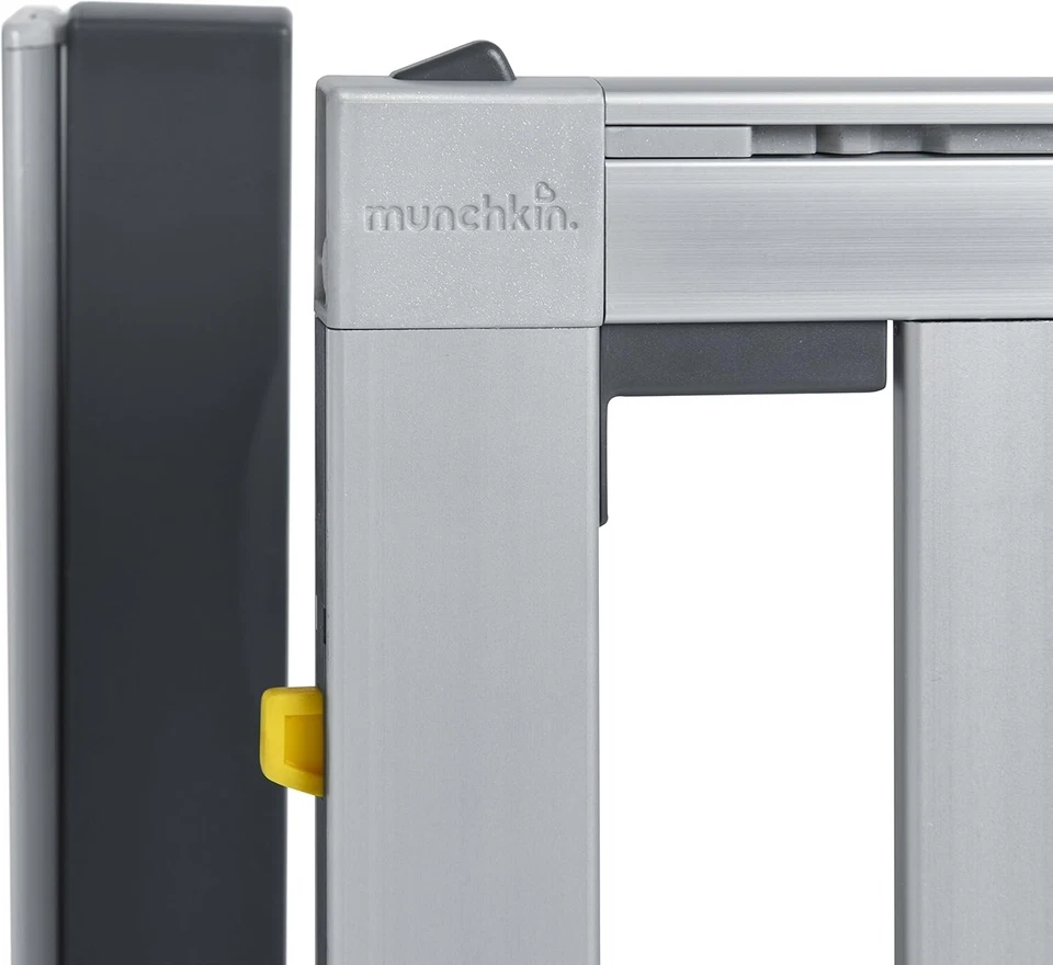 Munchkin® Loft Hardware Montado Puerta para Bebé para Escaleras Pasillos Puertas Nueva Caja Abierta Foto 4 de 4