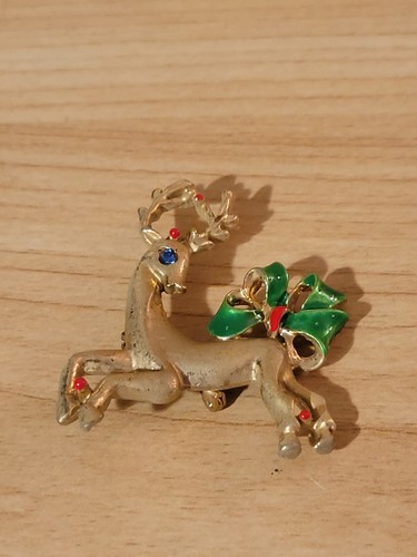 Pair of Gold-Colored Pins - Picture 2 of 5