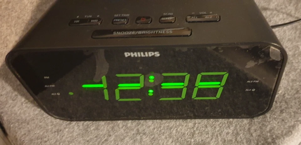 PHILIPS TAR3306/79 Large Display FM Dual Alarm Clock Radio Black NEW Opened Box. - Image 4 of 4