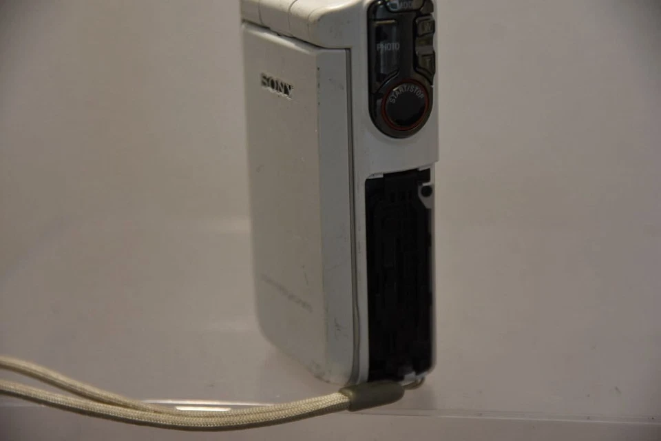 SONY HDR-GW77V White Waterproof Full HD Handycam 20.4MP Camcorder Japan - Image 2 of 4