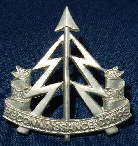 WW2 ERA RECONNAISSANCE CORPS (W/M) BRITISH MILITARY CAP BADGE - 2 LUGS
