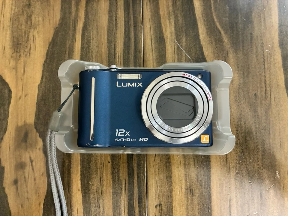 Panasonic Lumix DMC-ZS3 - 3" LCD Screen 12x Optical Zoom Digital Camera Blue - Image 2 of 4