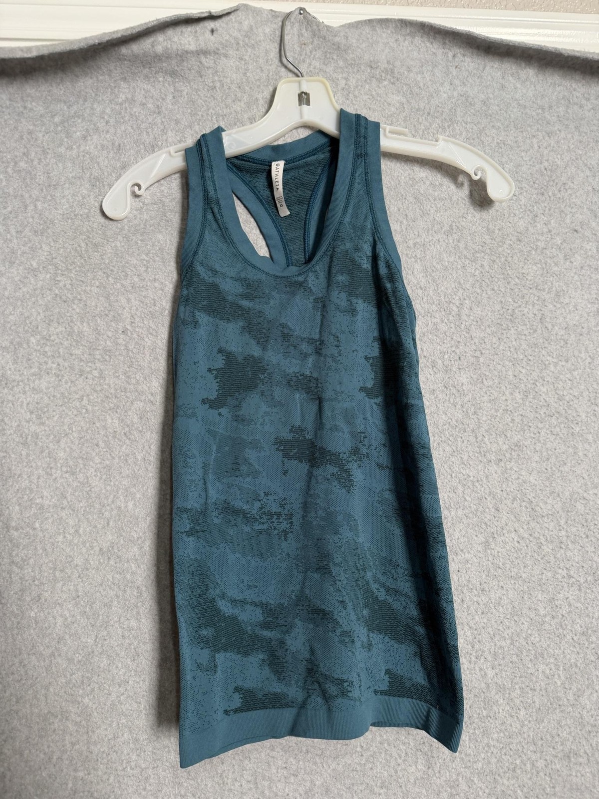 Athleta Tank Top Womens XS Blue Camo Racerback Knit Athletic Yoga Gym Workout
