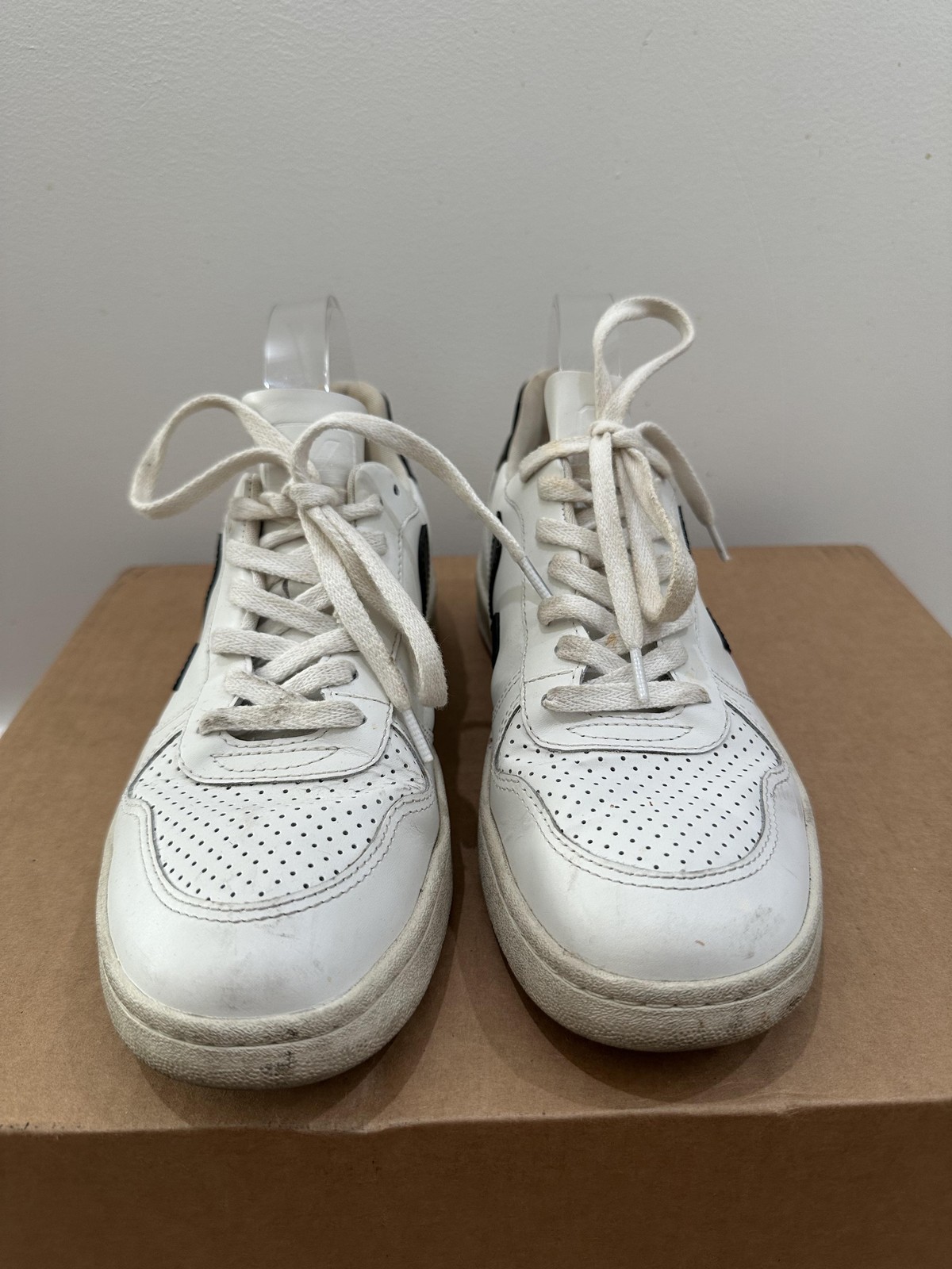 Veja V-10 Shoes Mens Size 10 White Black Leather Low Top Casual Sneakers Brazil