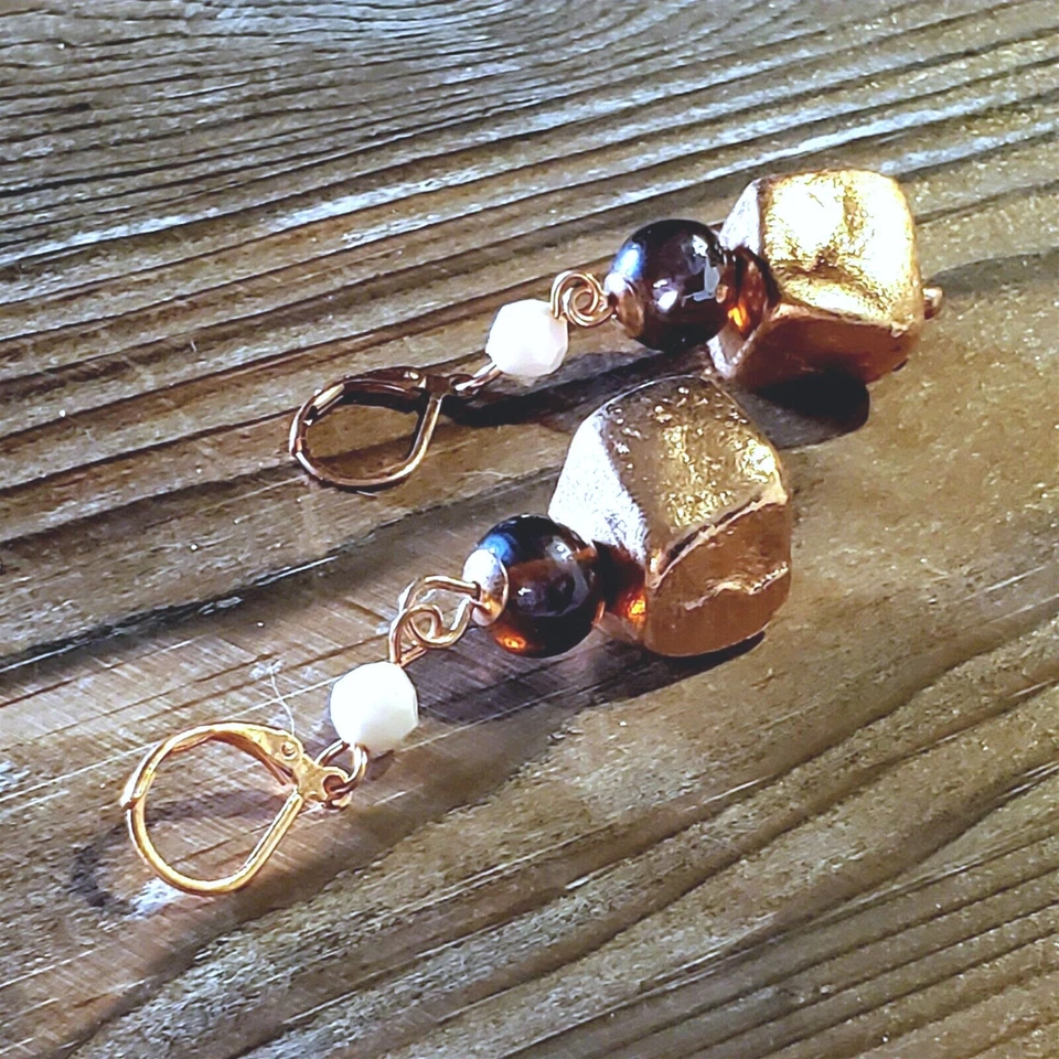 手工制作尼泊尔铜浸巴洛克黄铜珠耳环 — 第 4/4 张图片