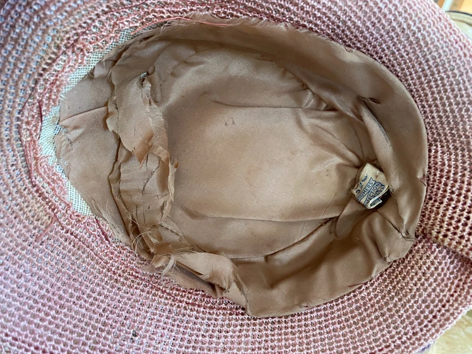 Antiguo sombrero de pájaro púrpura emplumado de la década de 1940 Foto 4 de 4