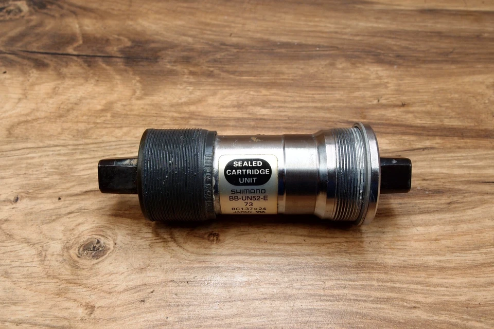 1999 vintage MTB bottom bracket Shimano Deore BB-UN52-E Japan 114 mm BSA - Image 2 of 4