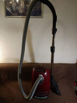 MIELE Complete C3 Cat and Dog PowerLine SGEF3 Staubsauger