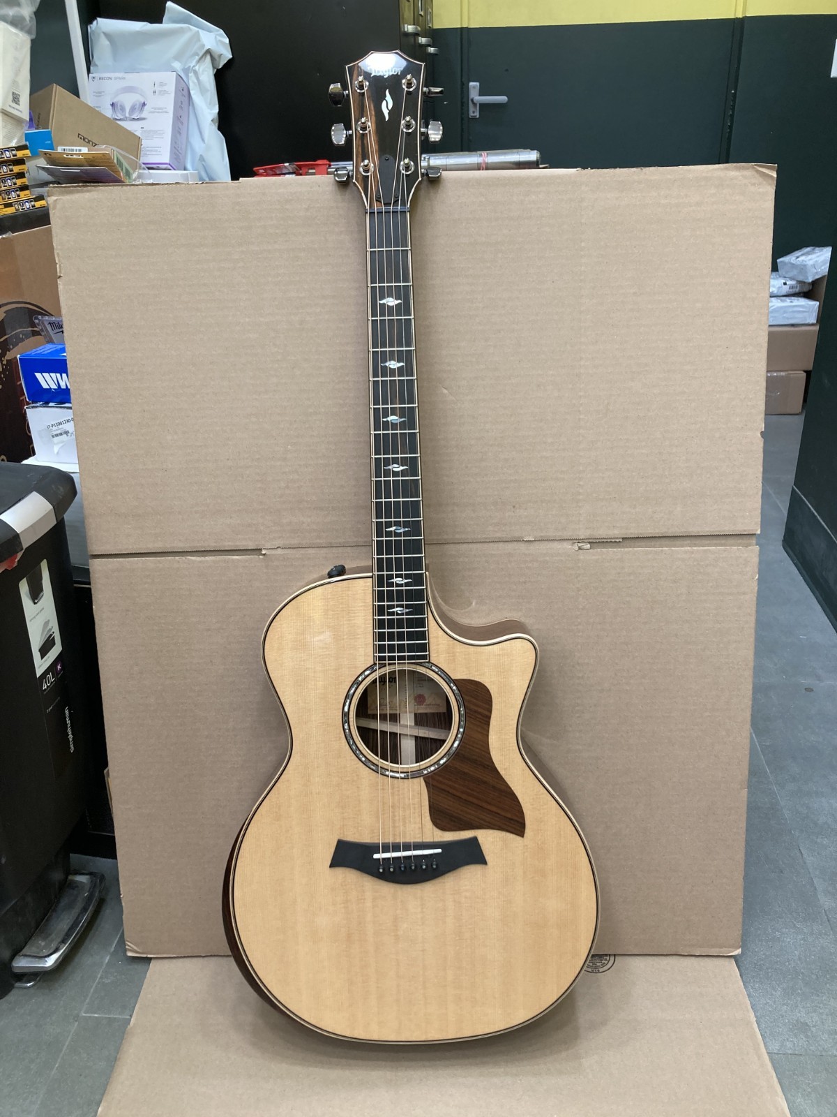 Taylor 814CE Grand Auditorium  Acoustic - Electric Guitar Natural-check pics!!