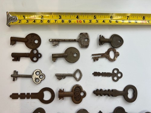 20 Vintage Interesting Keys Pre Cut Restoration Wedding Lock Key (4) - Picture 16 of 24