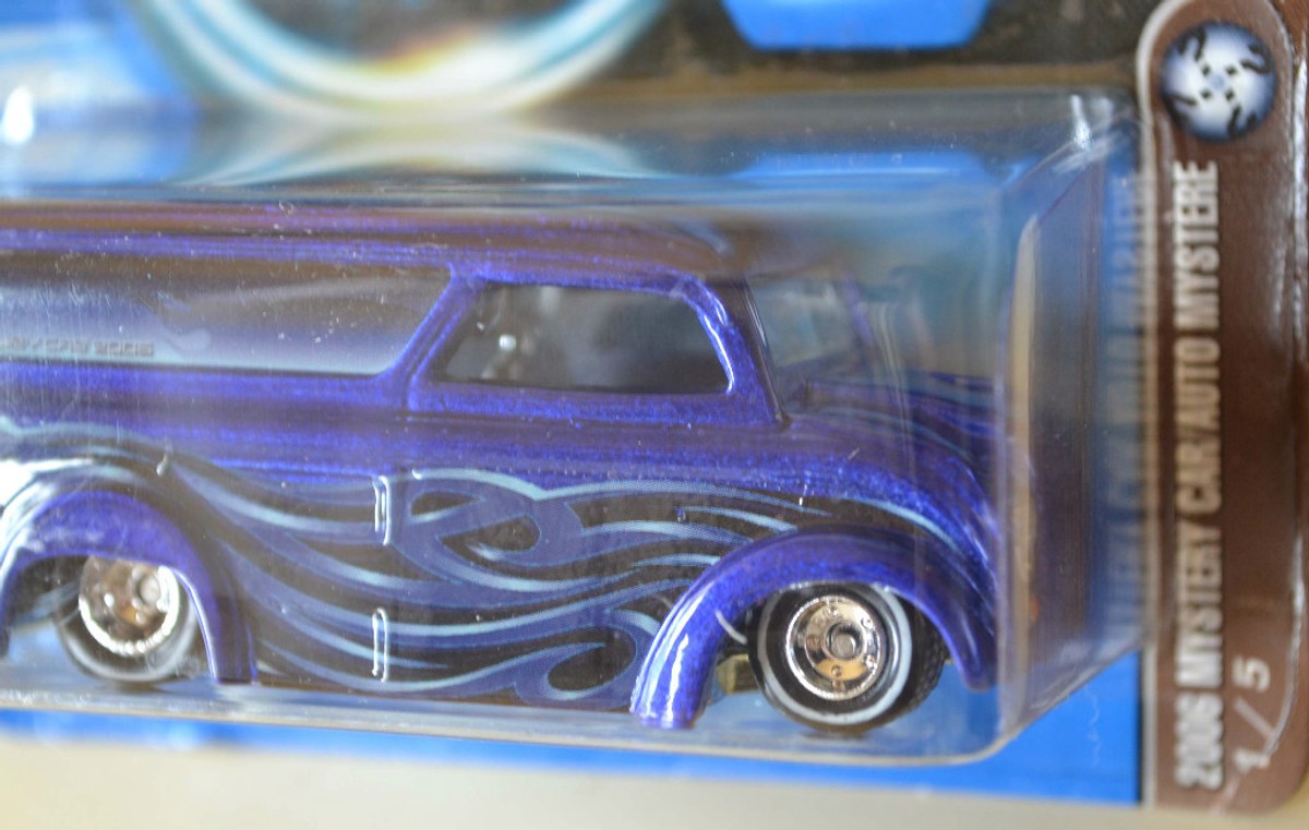 Hot Wheels 2006 Dairy Delivery Mystery Car 1/5 #219 NEW IN