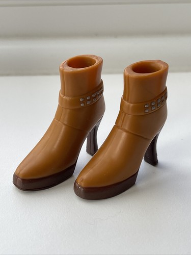 Bratz 10" Puppenkleidung Sasha Strut It hellbraun Stiefel